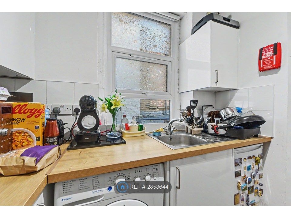 Property photo 3 of 12 Bright Kitchen With Good Worktop Space