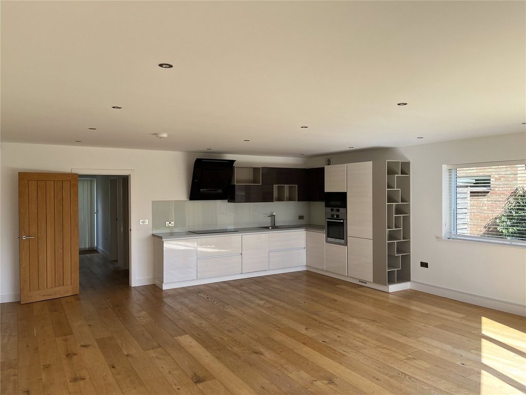 Property photo 2 of 15 Picture No. 18