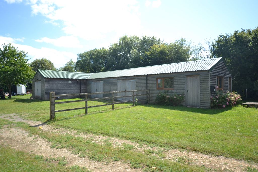 Property photo 2 of 32
