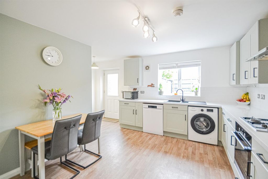 Property photo 2 of 18 Dining Kitchen