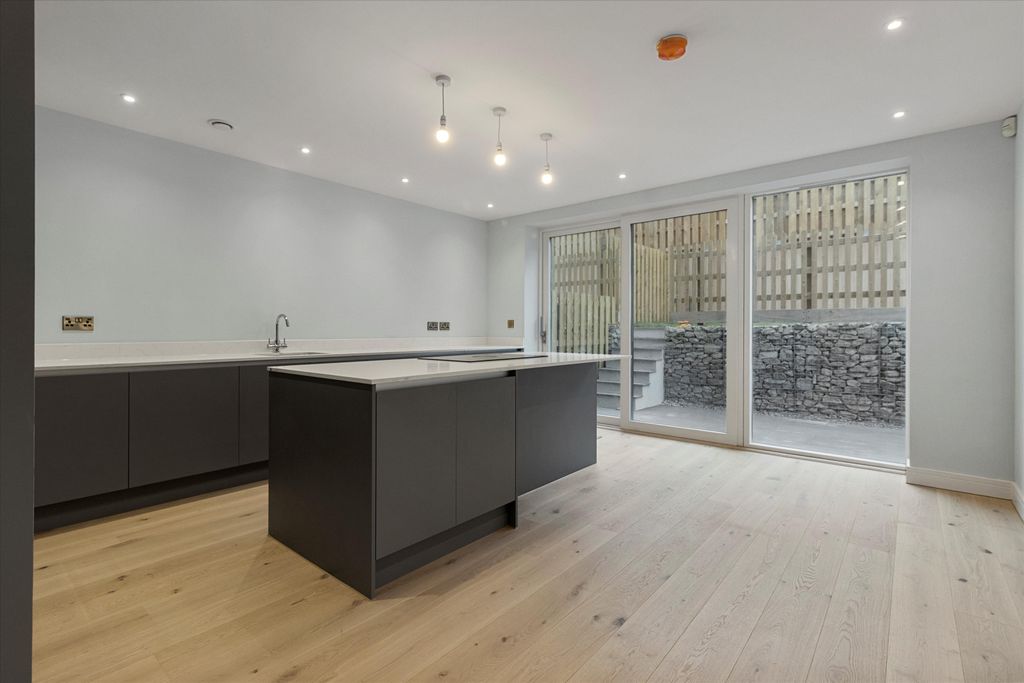 Property photo 3 of 9 Image