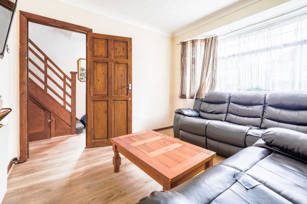 Property photo 3 of 14 4394973