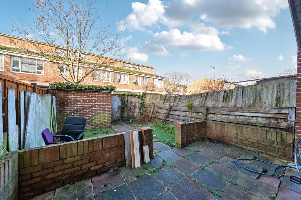 Property photo 3 of 17 Garden