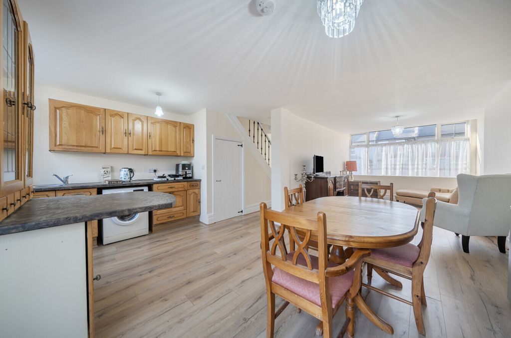 Property photo 3 of 17 Picture No. 12