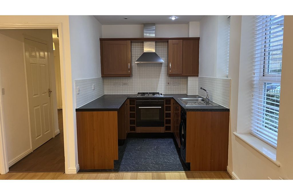 Property photo 2 of 11 Kitchen