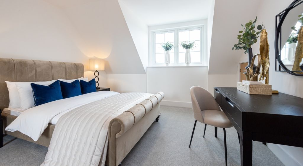 Property photo 1 of 8 Master Bedroom