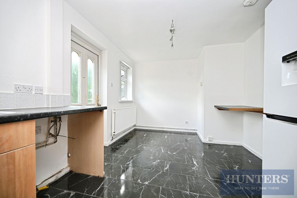 Property photo 3 of 11 Kitchen