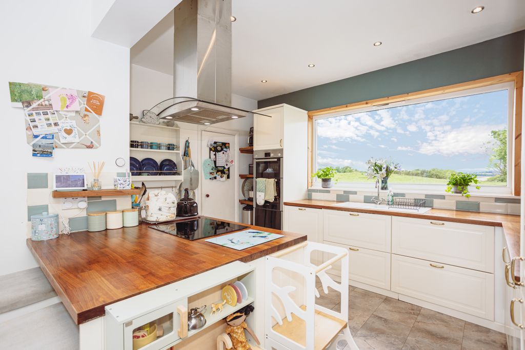 Property photo 3 of 51 Kitchen/Breakfast Room/Additional Snug