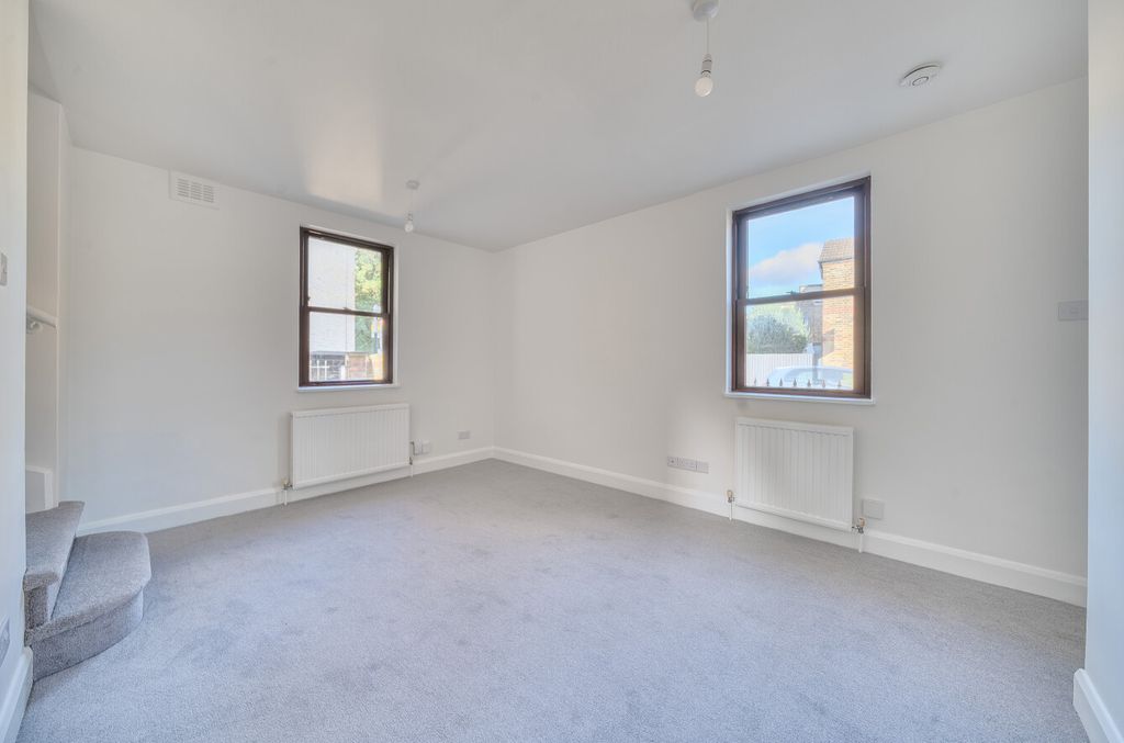 Property photo 2 of 9 1522604-2-6Aaa578...