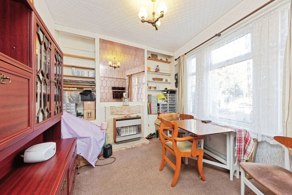 Property photo 3 of 17 Pbox-Img.Jpg