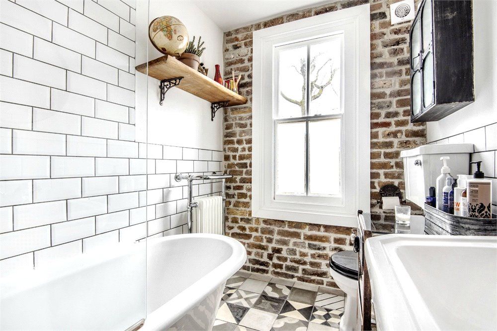 Property photo 3 of 11 Bathroom