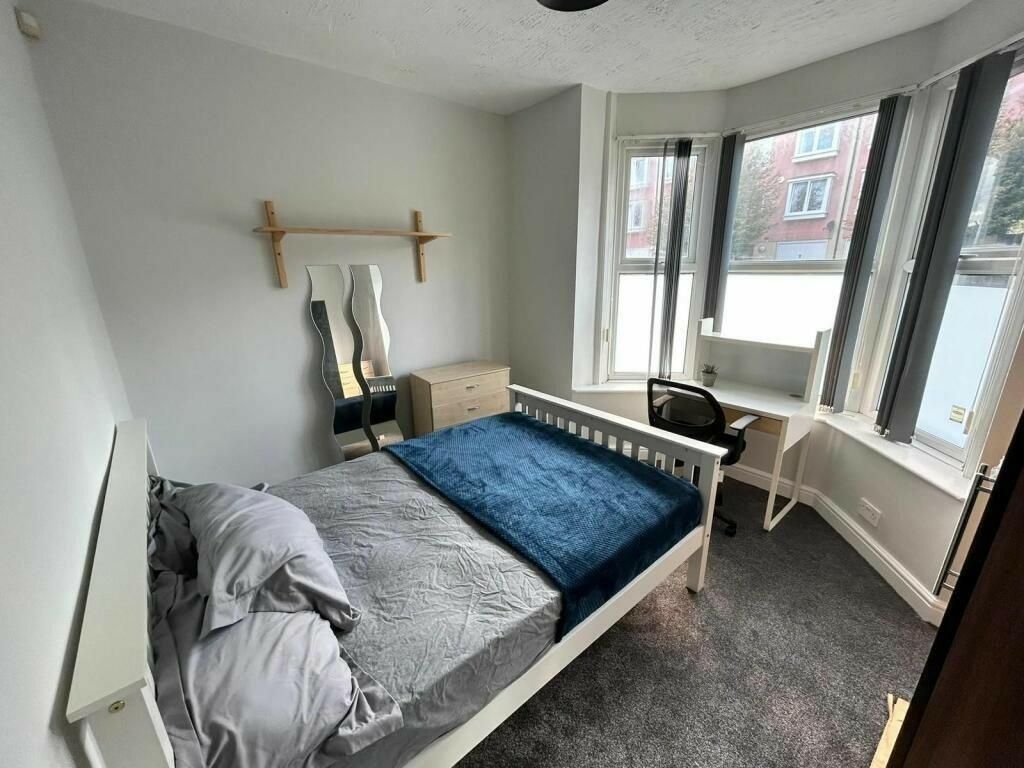 Property photo 3 of 13 Bright And Inviting Double Bedroom Featuring A Coz...