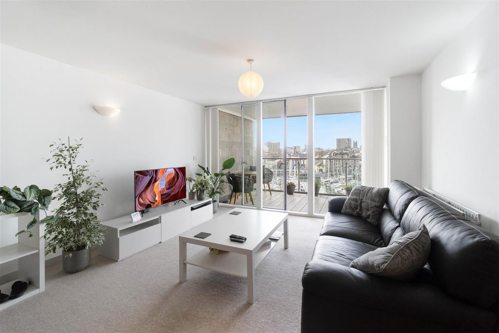 Property photo 1 of 10 Living Room.Jpg