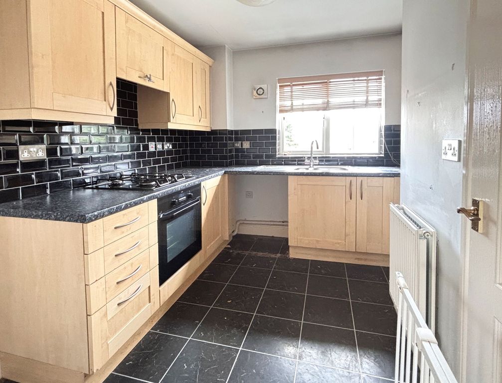 Property photo 2 of 10 Kitchen