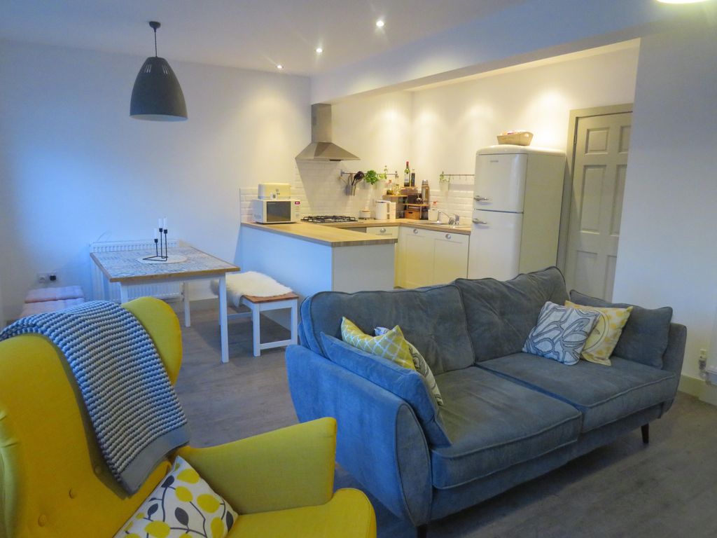 Property photo 1 of 12 Living Room