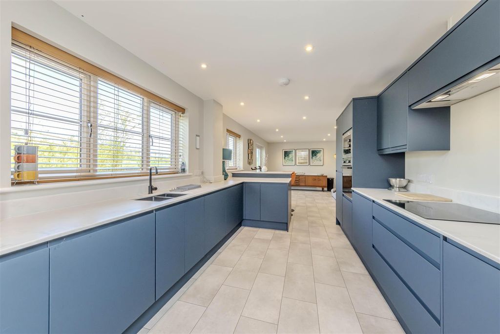 Property photo 3 of 26 Kitchen Diner