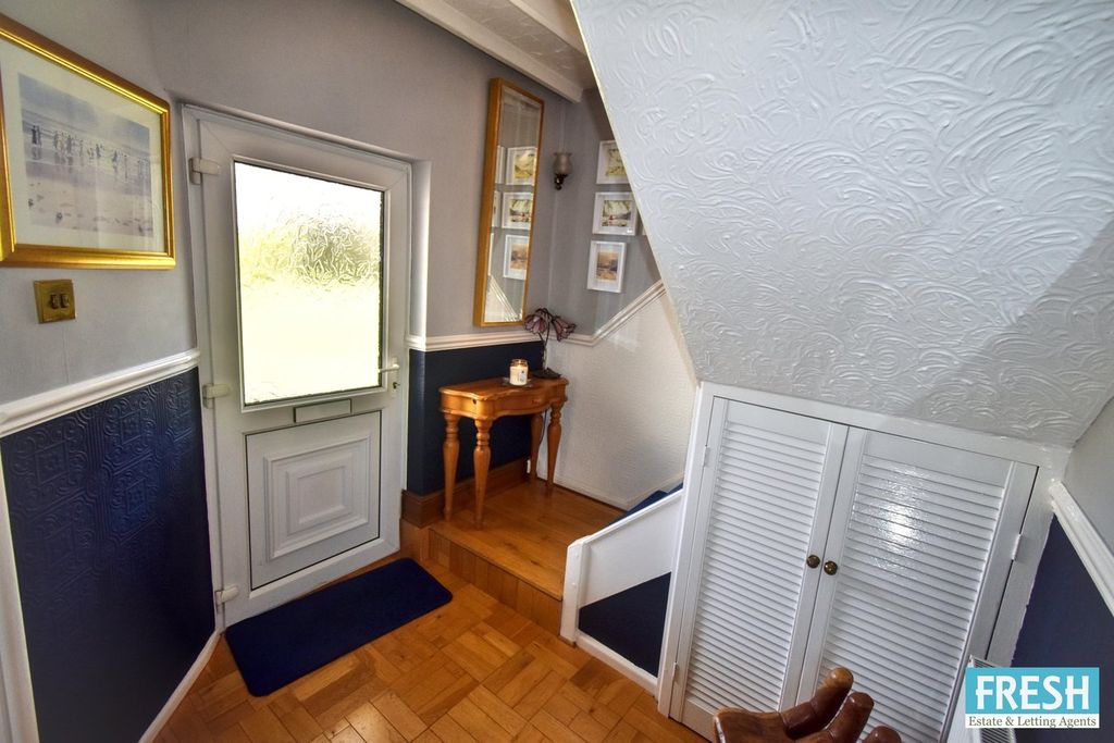 Property photo 2 of 31