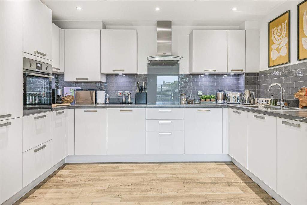 Property photo 2 of 24