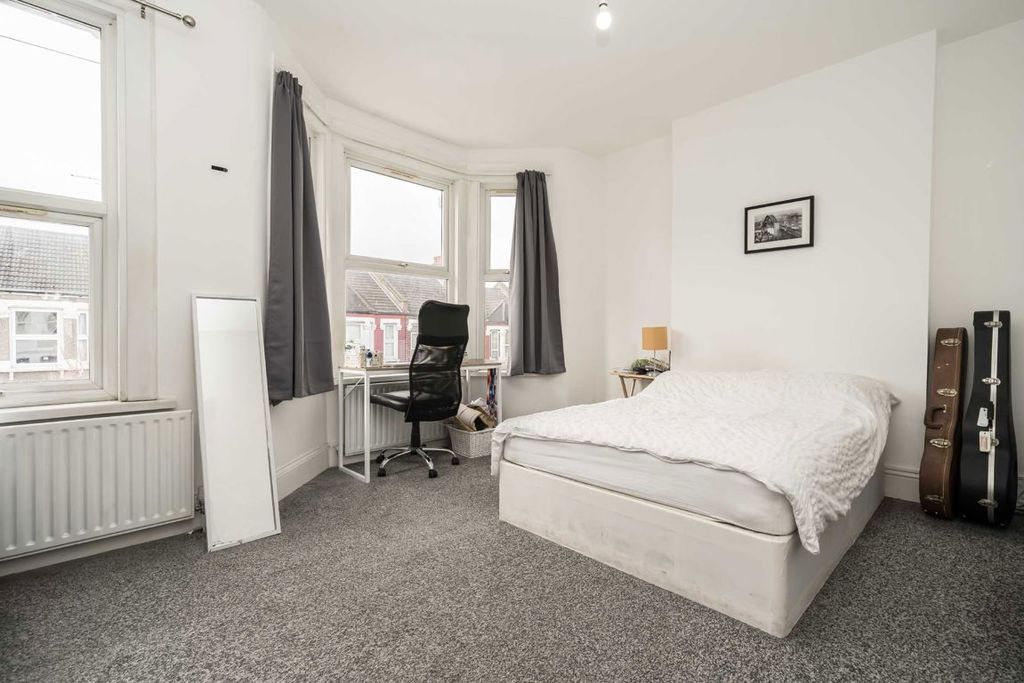 Property photo 3 of 6