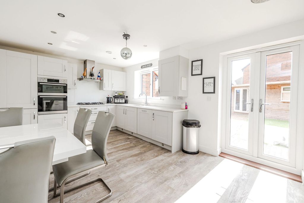 Property photo 2 of 30 Kitchen