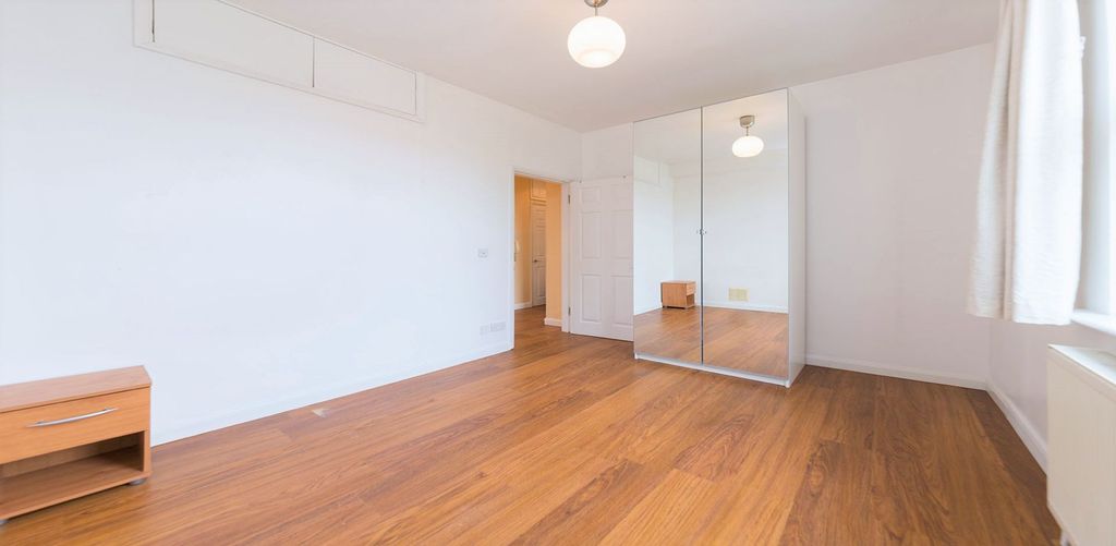 Property photo 3 of 4