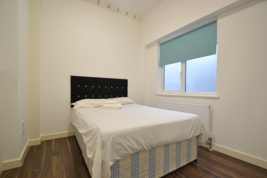 Property photo 3 of 4 Bedroom.Jpg