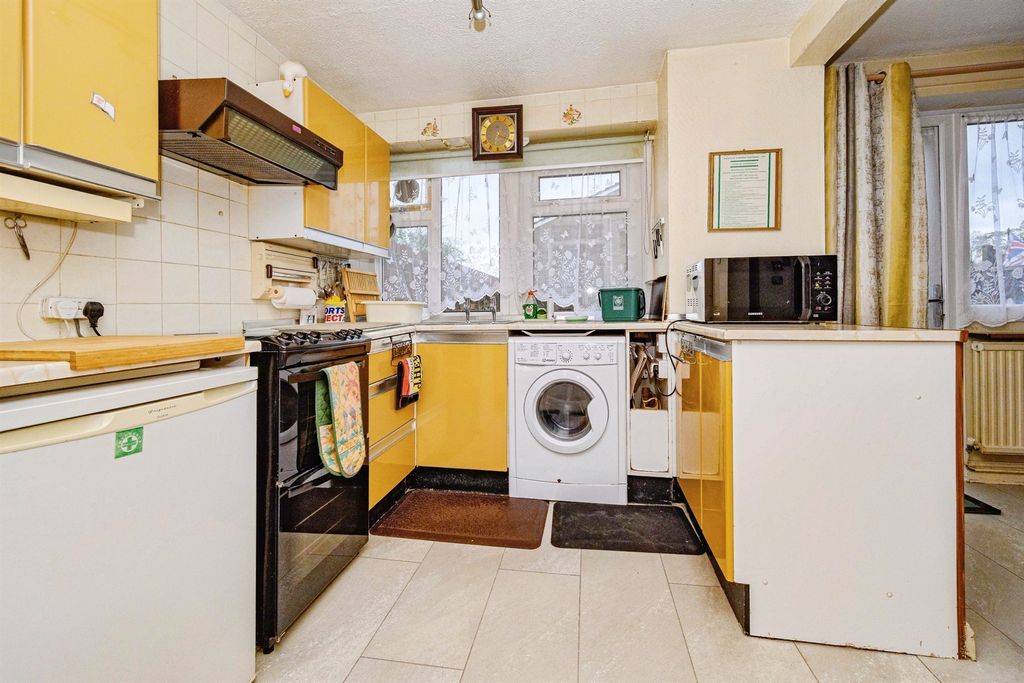 Property photo 3 of 16