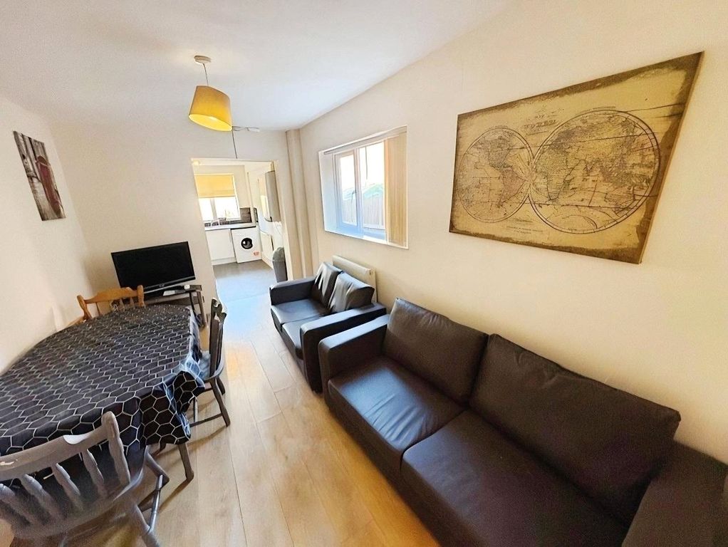 Property photo 2 of 8 Picture No. 04