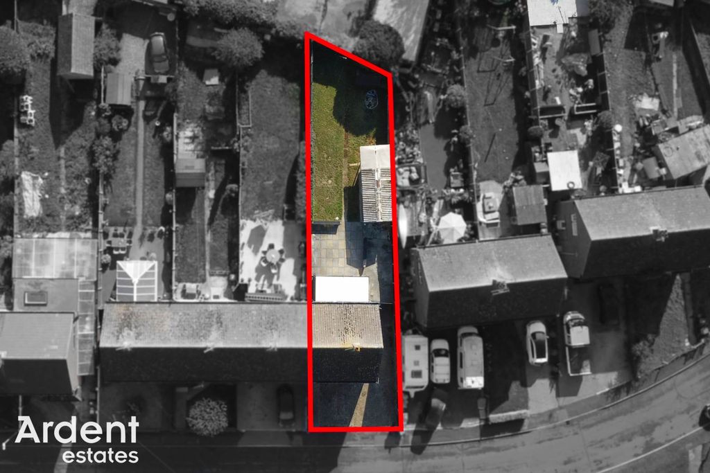 Property photo 2 of 25