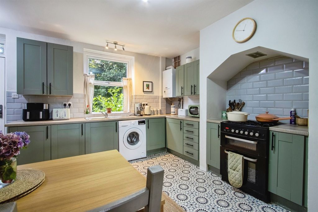 Property photo 2 of 16