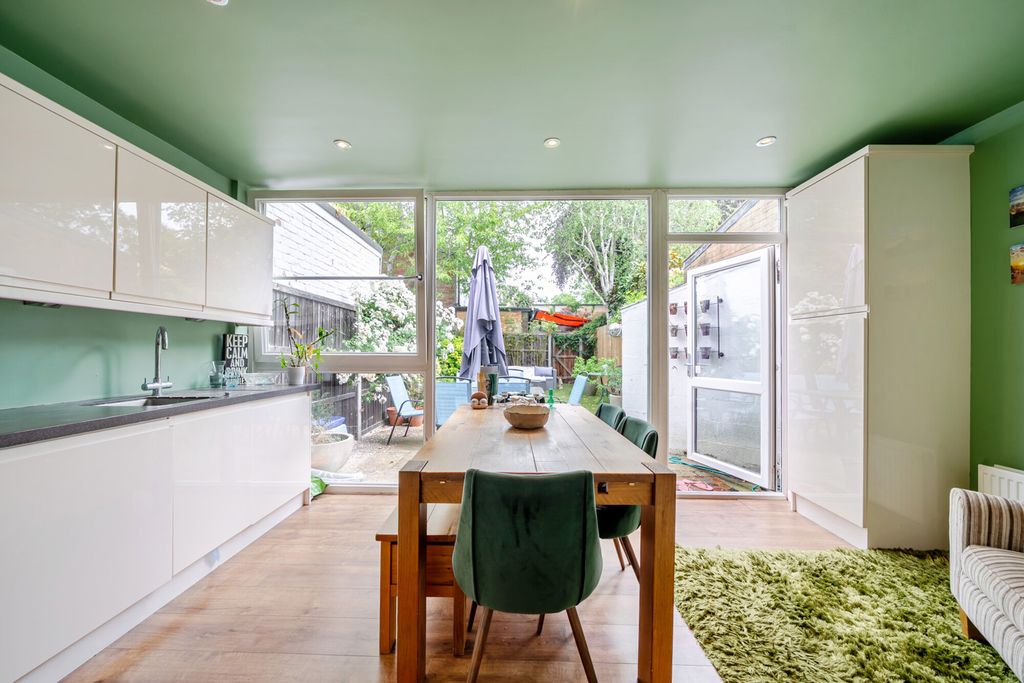 Property photo 3 of 18 1469542-13-6A198c...