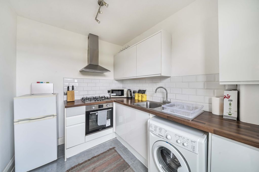 Property photo 2 of 11 1340774-9-68A43B3...
