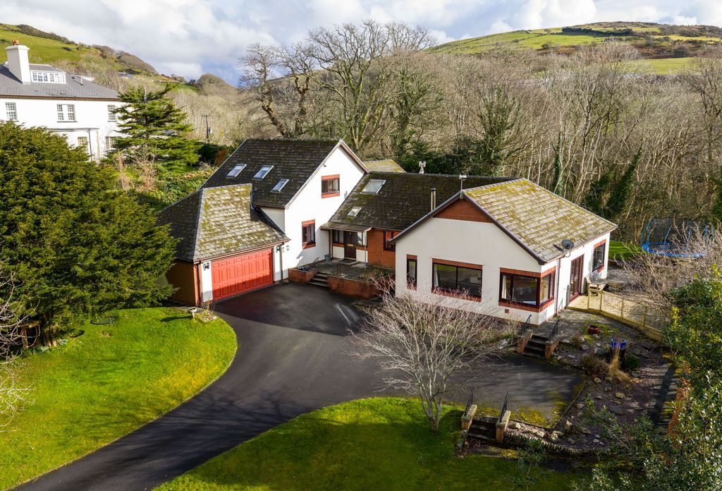 Property photo 1 of 42