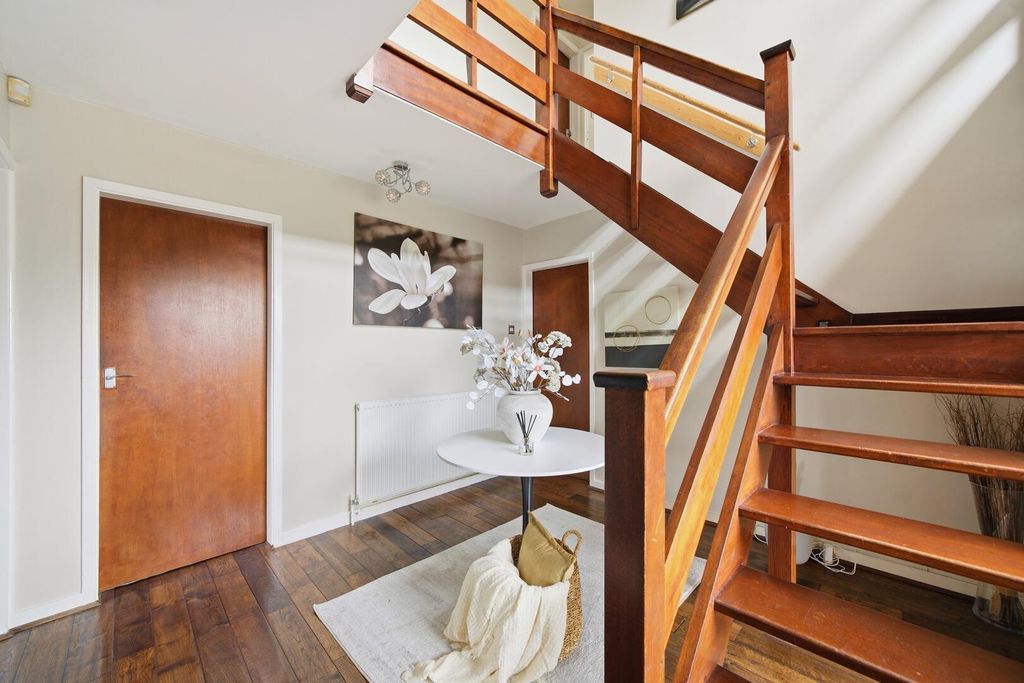 Property photo 2 of 33 Hallway