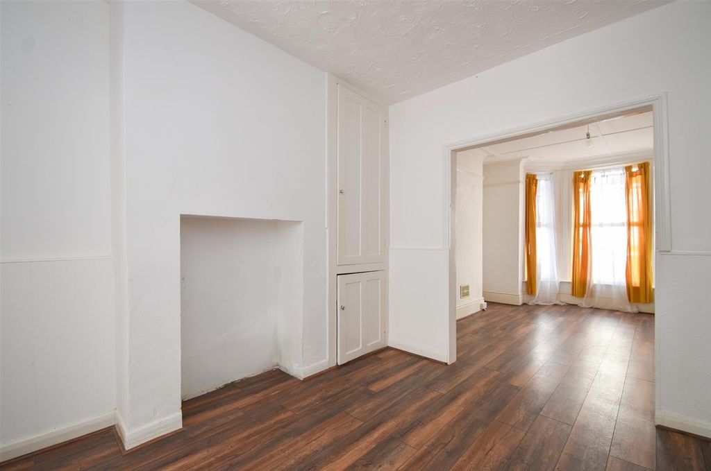 Property photo 1 of 18 Living Room/Dining Room