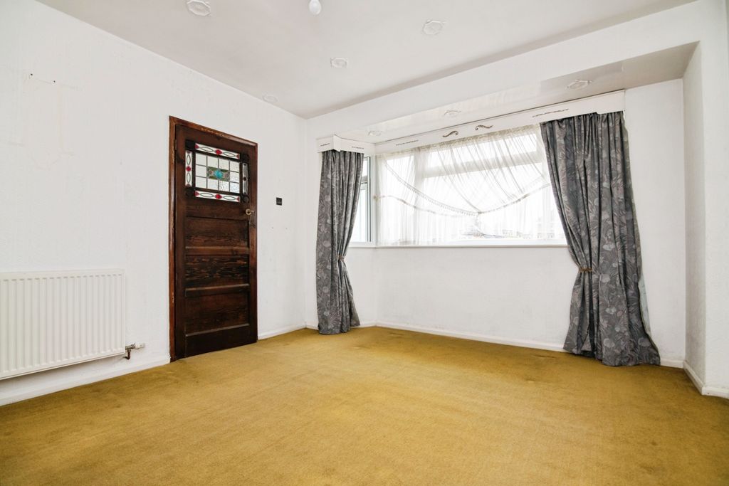 Property photo 2 of 15 Front Reception