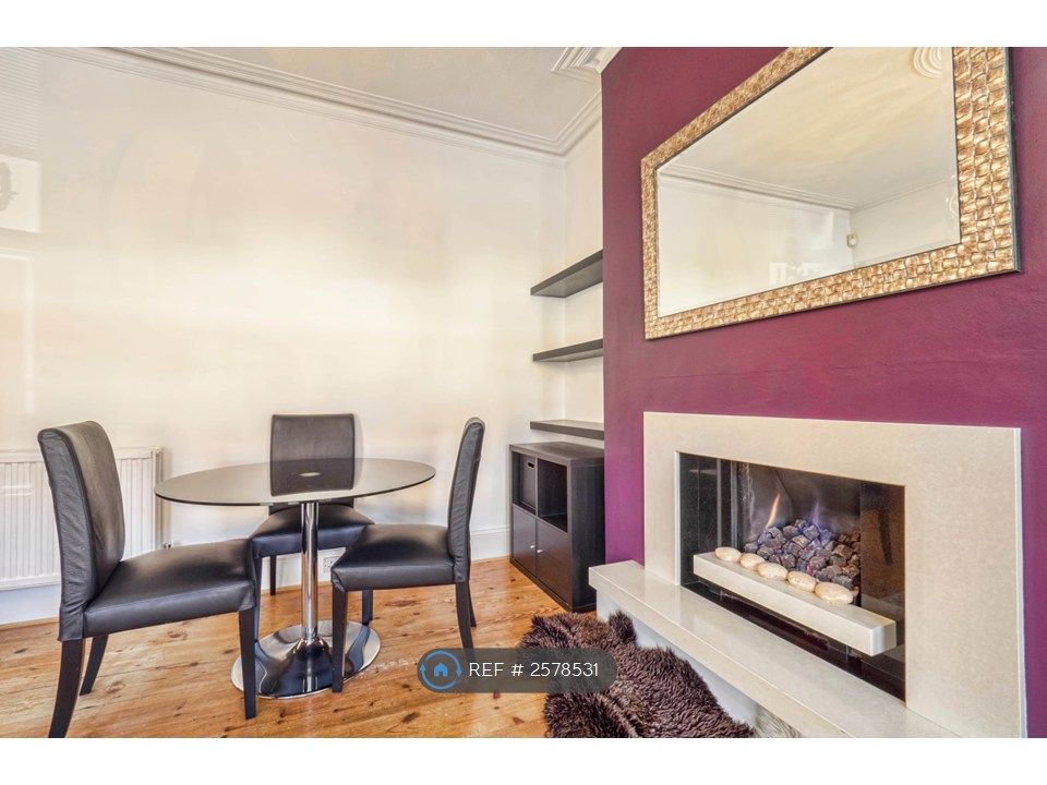 Property photo 3 of 15 Lounge