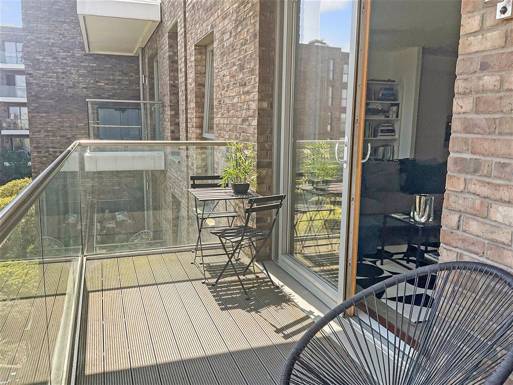 Property photo 2 of 7 Balcony