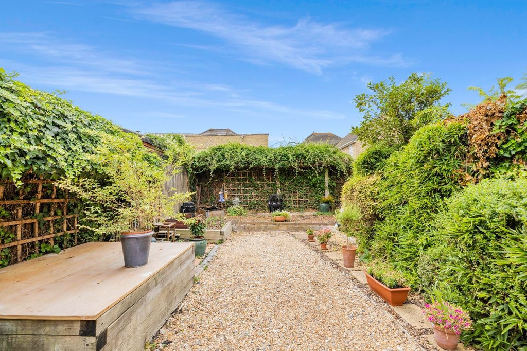 Property photo 3 of 8 Picture No. 12