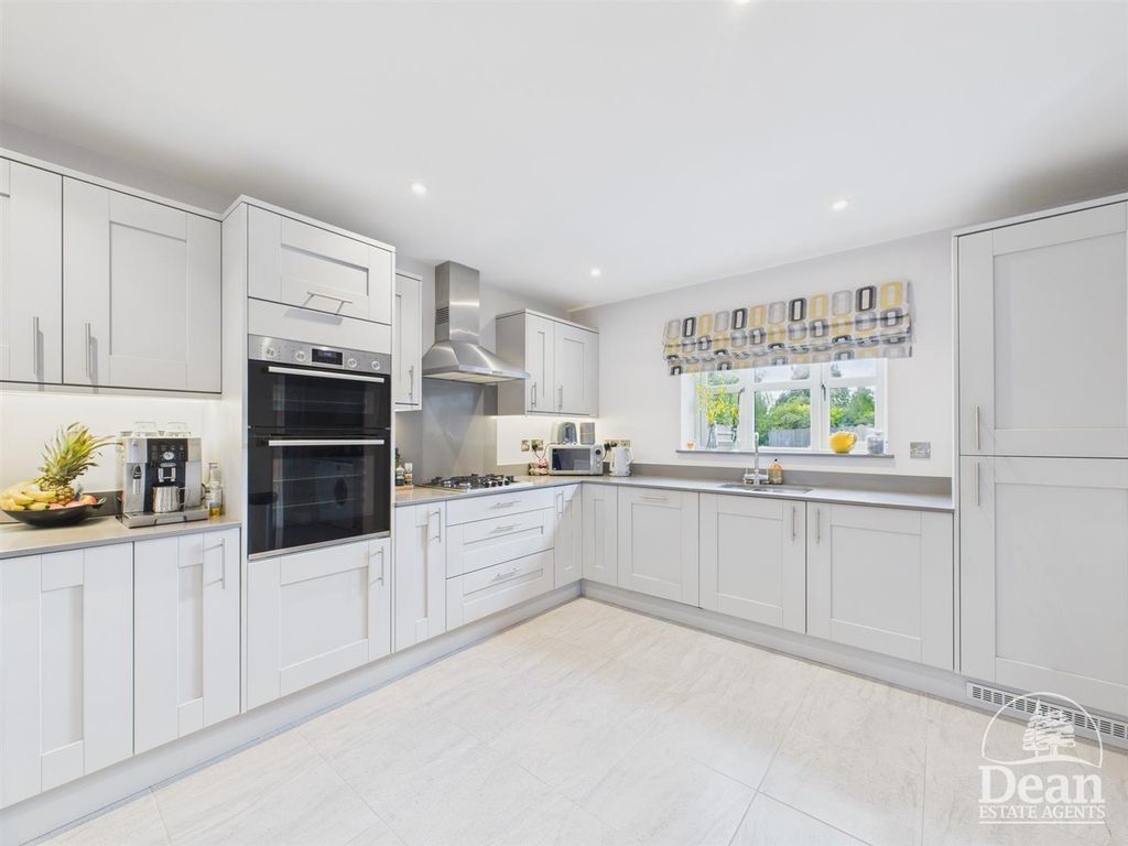 Property photo 2 of 28