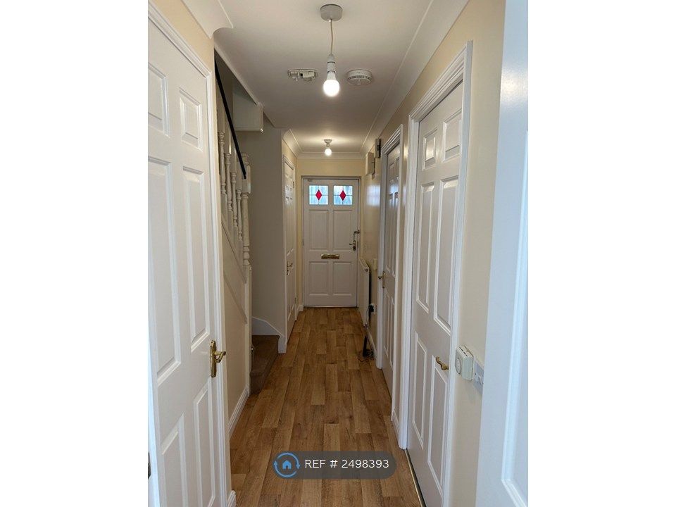 Property photo 3 of 21 Hallway