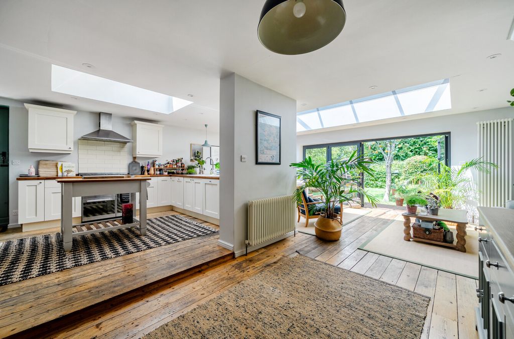 Property photo 2 of 16 1486560-27-6A5670...