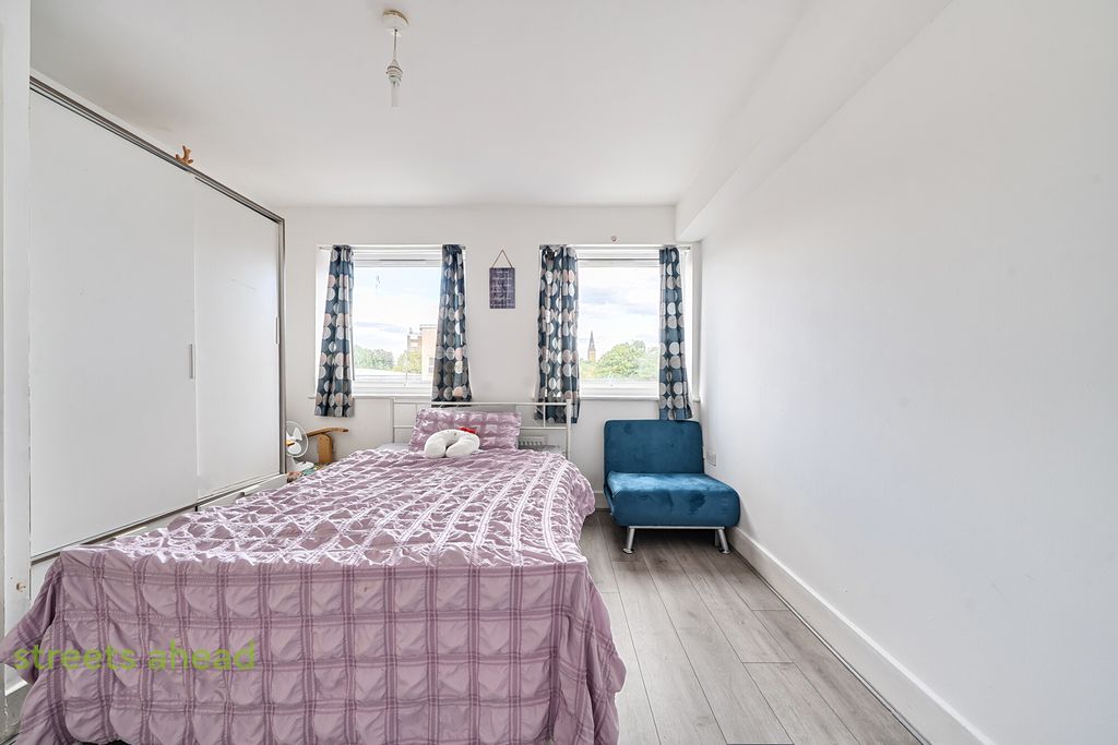 Property photo 3 of 16 37A026Be-9175-491...