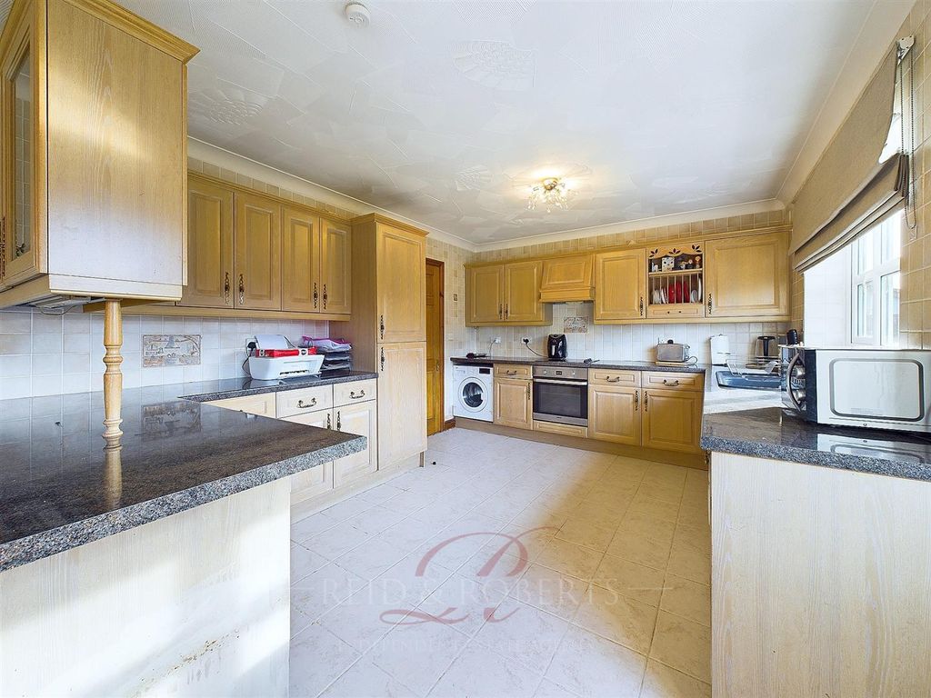 Property photo 3 of 36 Cam04884G0-Pr0017-Still020.Jpg