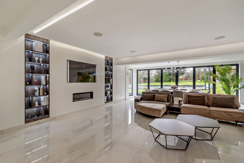 Property photo 2 of 32