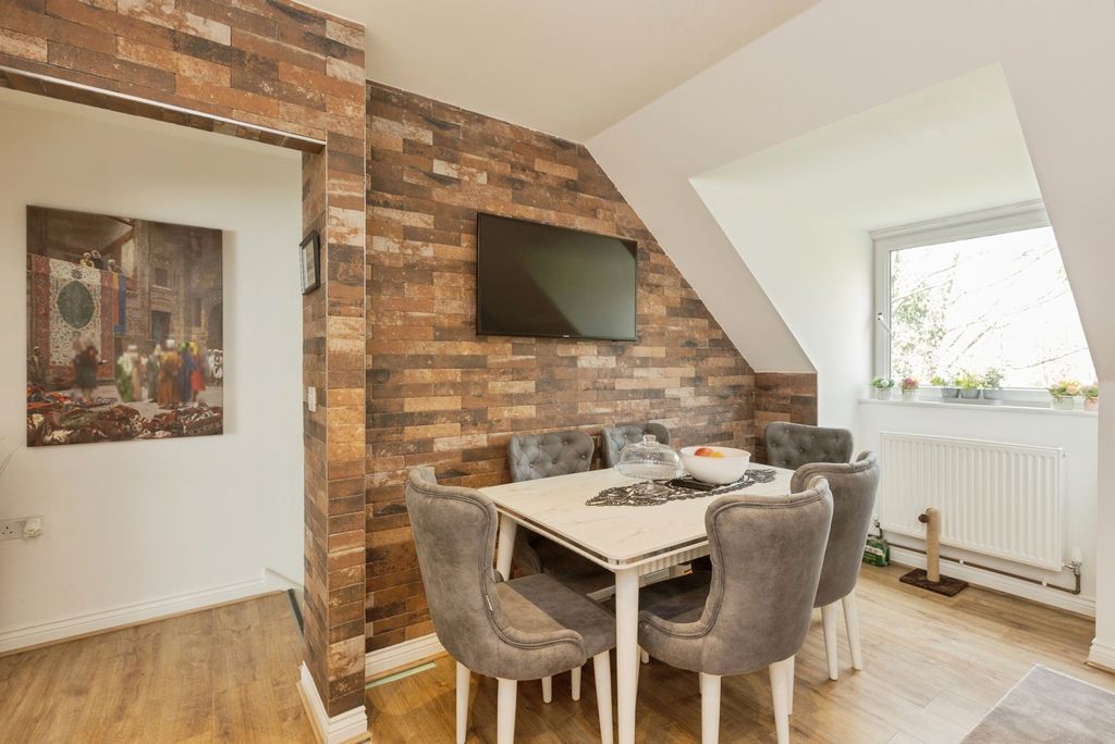 Property photo 3 of 19 Pbox-Img.Jpg