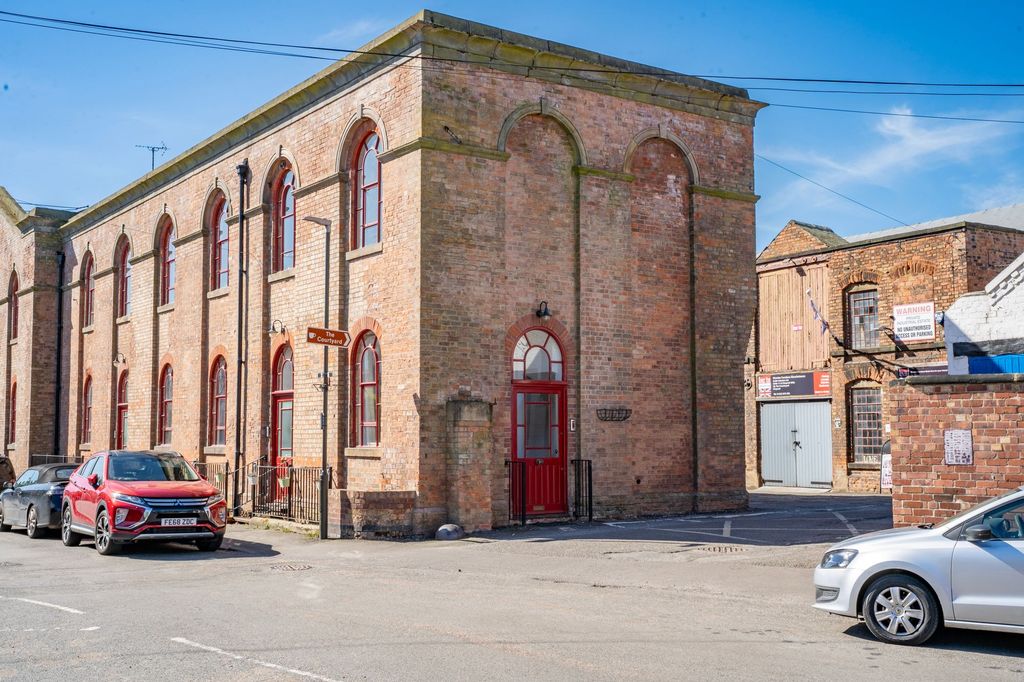 Property photo 1 of 18