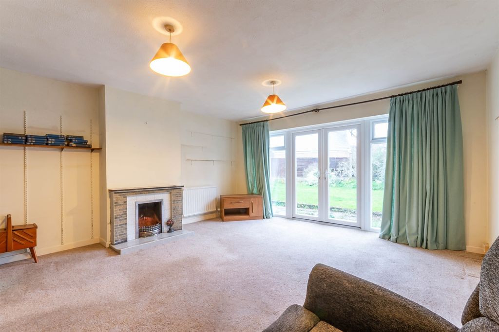 Property photo 2 of 12 Lounge