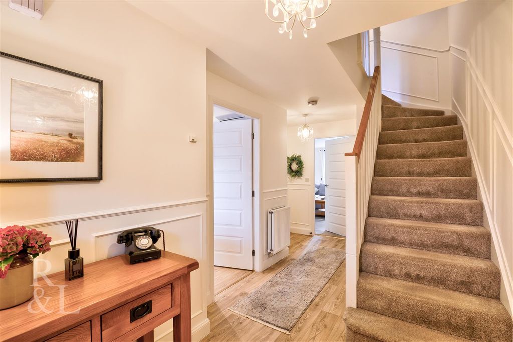 Property photo 3 of 26 25 Maygreen Avenue (18).Jpg