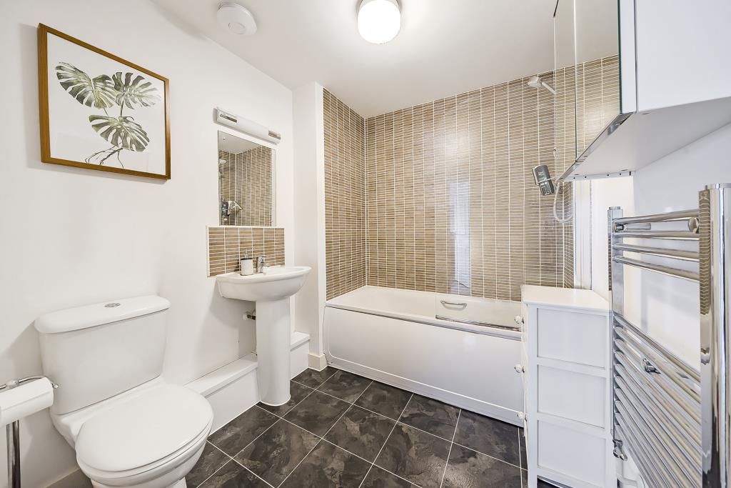 Property photo 2 of 9 Bathroom